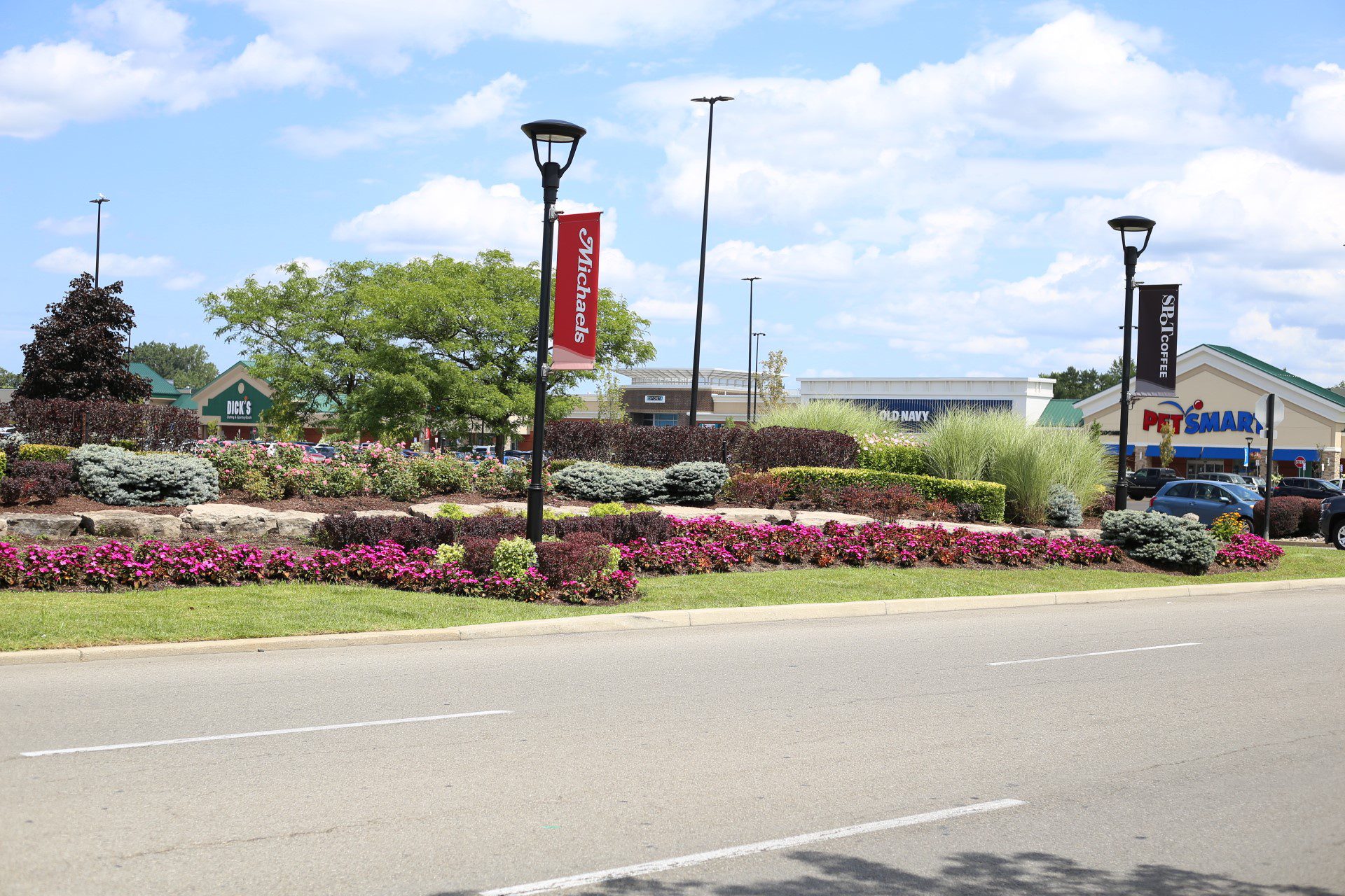 Premier Niagara Falls, NY Commercial Landscape Maintenance Services