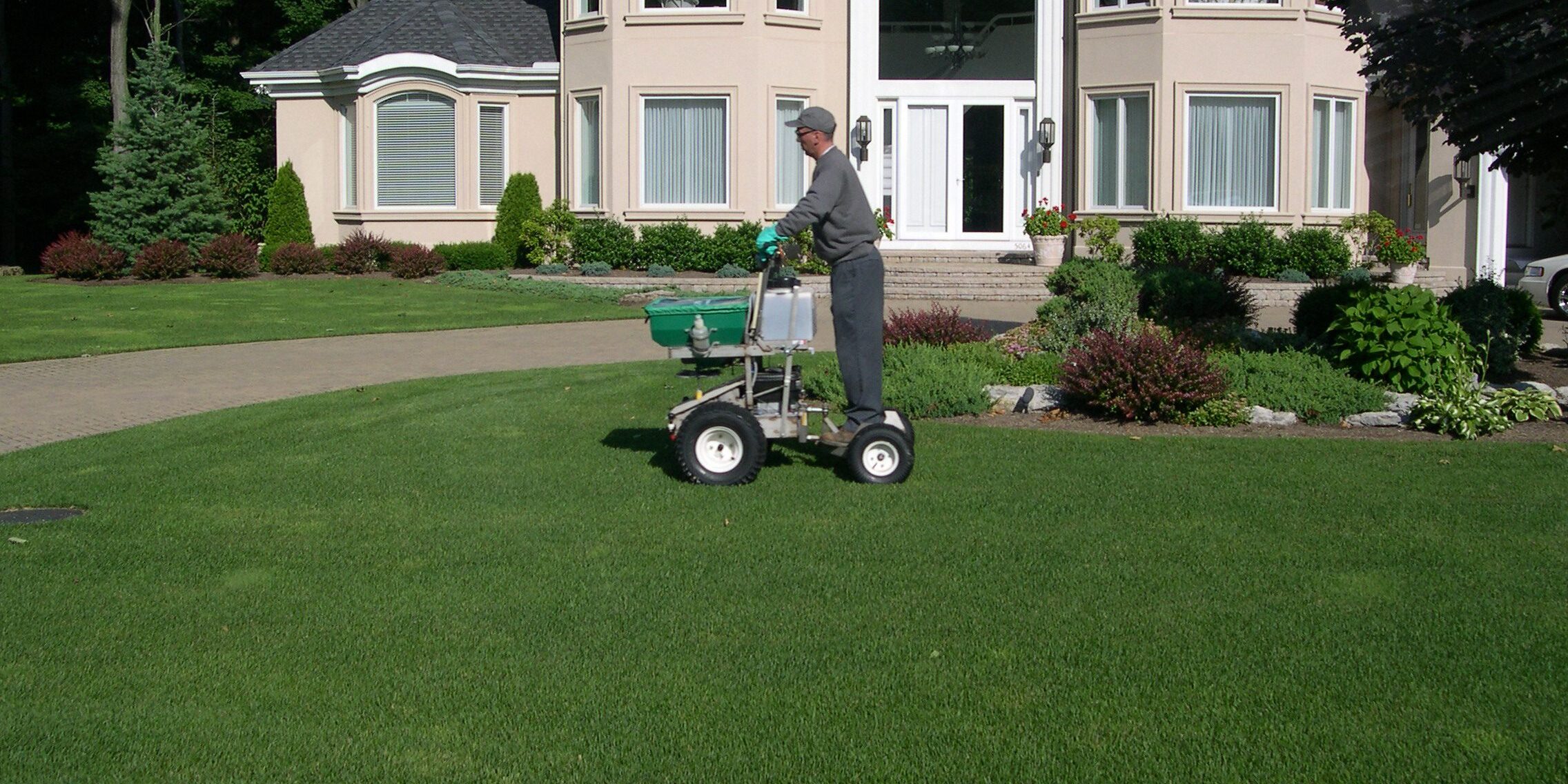 East Amherst, NY - Lawn Care